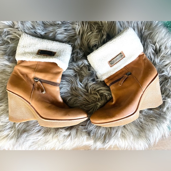 B. MAKOWSKY Camel Leather/Sheepskin ANKLE BOOTS - Picture 2 of 7